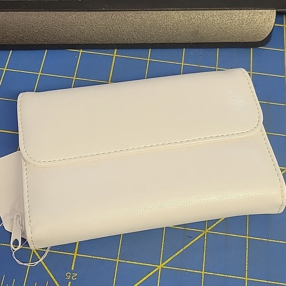 Multi Functure 6x4 Wallet New - White